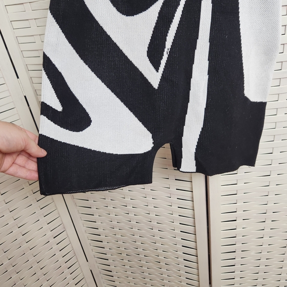 Nichole Lynel Black‎ And White Knit Romper Zebra Shorts Size Small - Picture 6 of 8